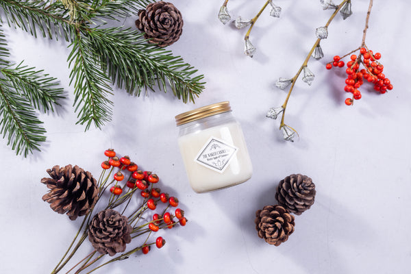 Naked Candle - Winter Apple and Cinnamon (Apple, cinnamon, vanilla and nutmeg.)